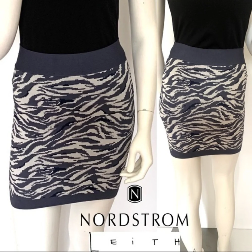 Leith Knit Sweater Zebra Tiger Blue, White, Grey Animal Print Skirt Size XS